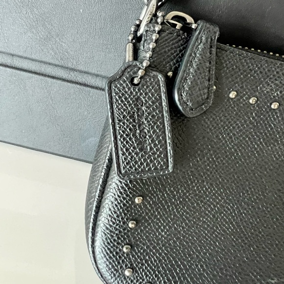 Coach Wristlet in black and pewter - Picture 4 of 6